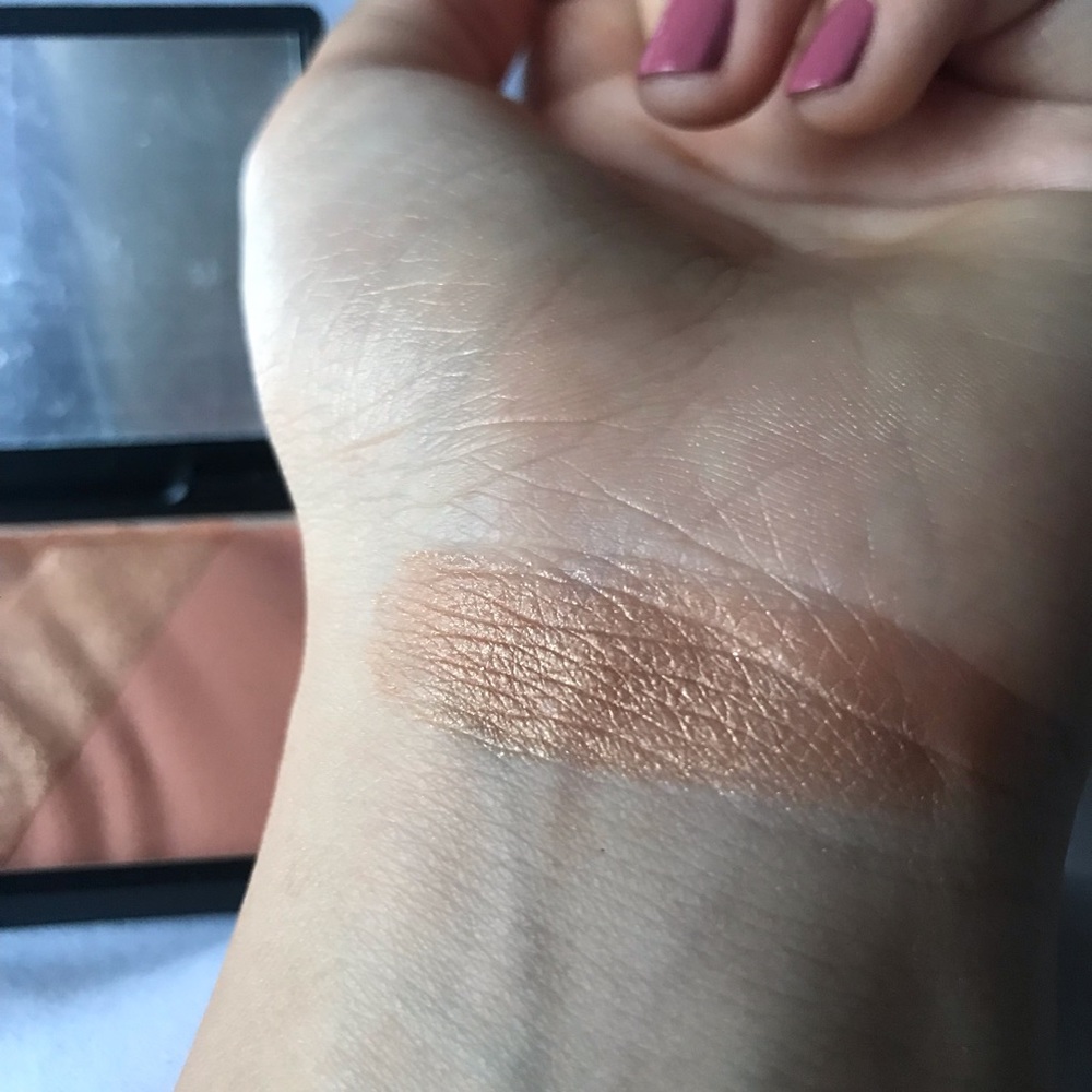 Bronze Essentials Bronzer - Picture 2 of 3